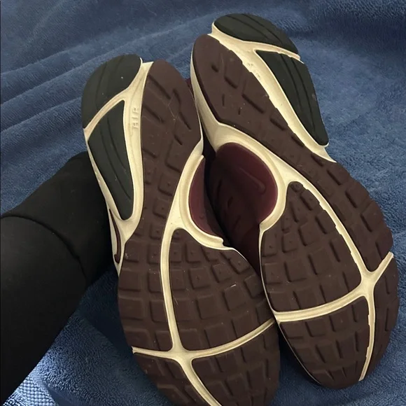 Nike Air Presto - Picture 2 of 3